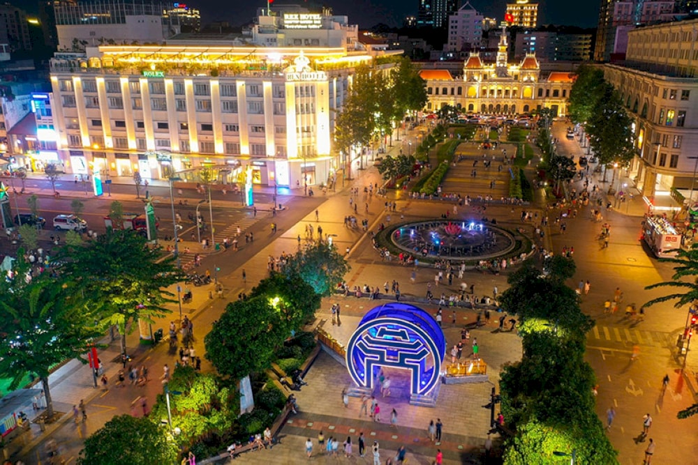 nguyen hue walking street